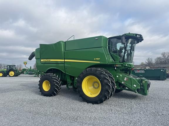 Image of John Deere S780 equipment image 1