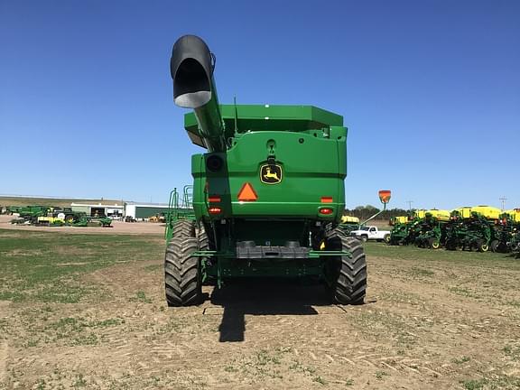 Image of John Deere S780 equipment image 2