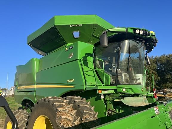 Image of John Deere S780 Image 1