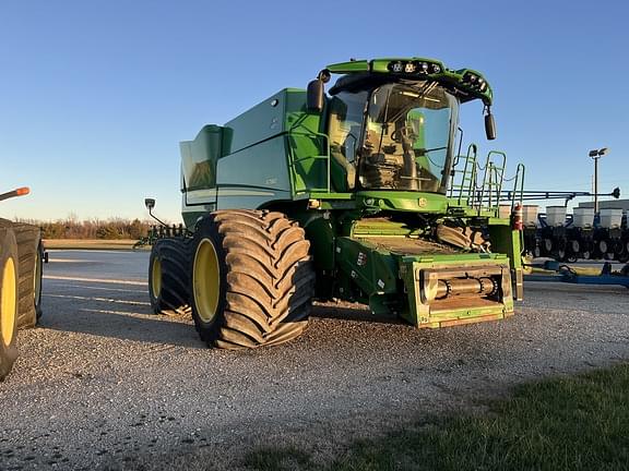 Image of John Deere S780 equipment image 1