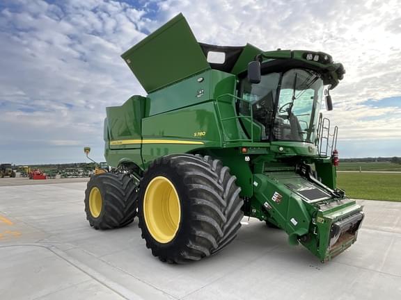 Image of John Deere S780 equipment image 4