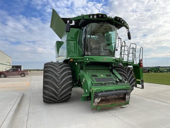 Image of John Deere S780 equipment image 2