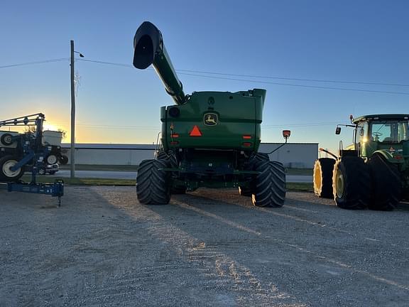 Image of John Deere S780 equipment image 4