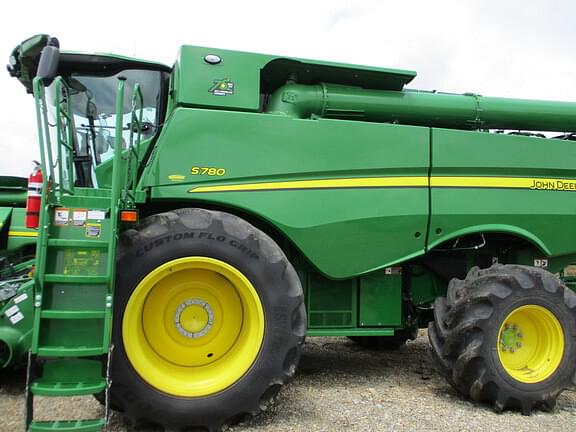 Image of John Deere S780 equipment image 1