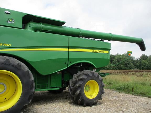 Image of John Deere S780 equipment image 2