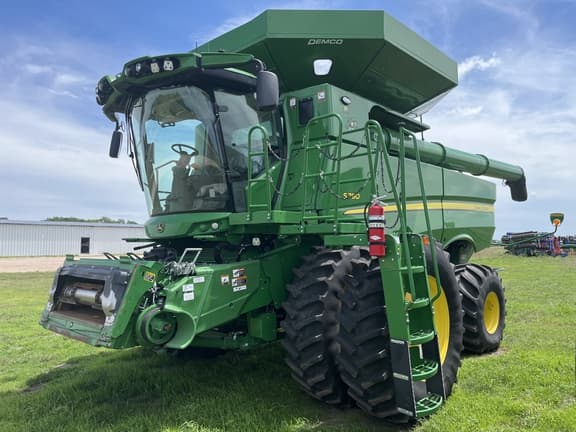 Image of John Deere S780 equipment image 2
