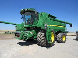 Main image John Deere S780
