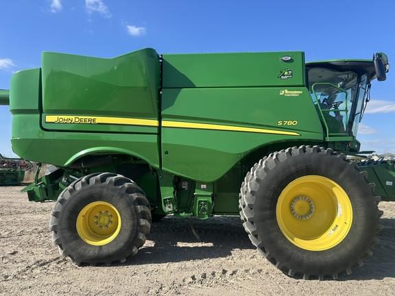 Image of John Deere S780 equipment image 2