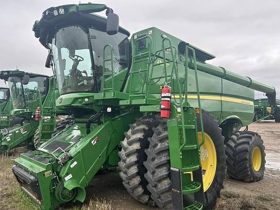 Image of John Deere S780 equipment image 1