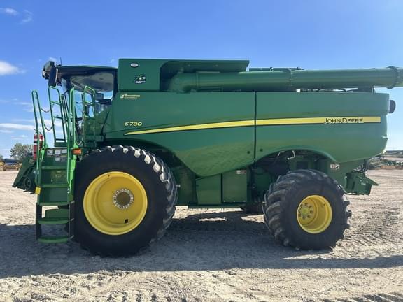 Image of John Deere S780 equipment image 1