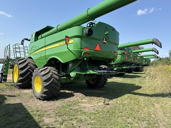 Image of John Deere S780 equipment image 1