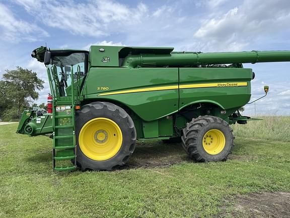Image of John Deere S780 equipment image 1