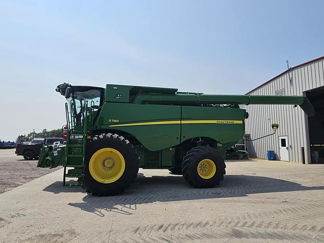 Image of John Deere S780 equipment image 1