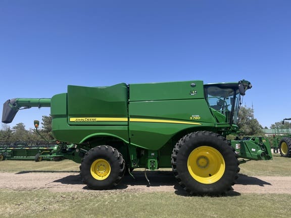 2022 John Deere S780 Equipment Image0