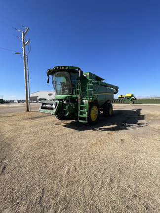 Image of John Deere S780 equipment image 1