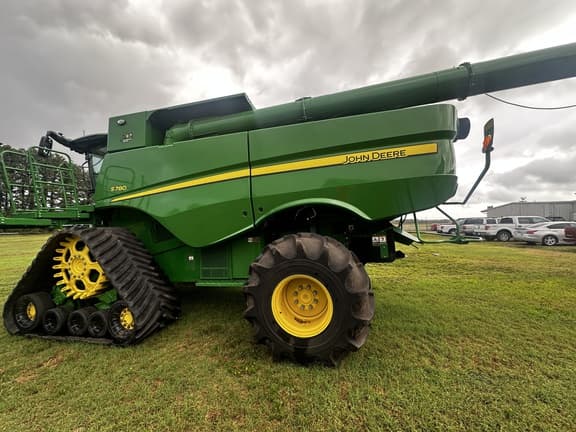 Image of John Deere S780 equipment image 3