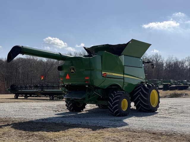 Image of John Deere S780 equipment image 4
