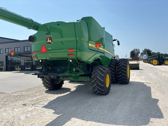Image of John Deere S780 equipment image 4
