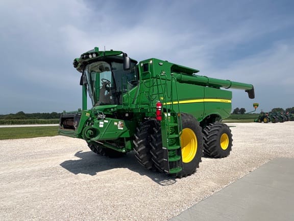 2022 John Deere S780 Equipment Image0
