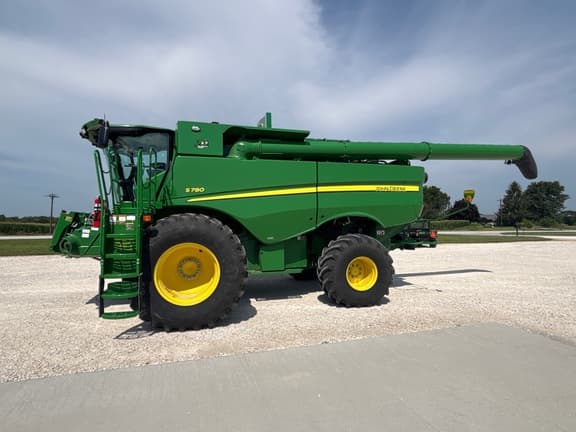 Image of John Deere S780 equipment image 1