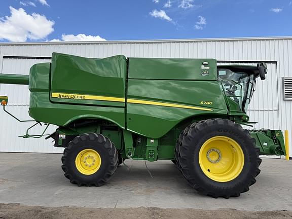 Image of John Deere S780 equipment image 1