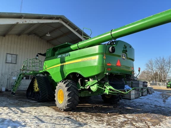 Image of John Deere S780 equipment image 2