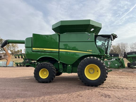Image of John Deere S780 equipment image 4