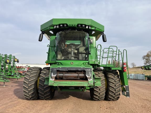 Image of John Deere S780 equipment image 1
