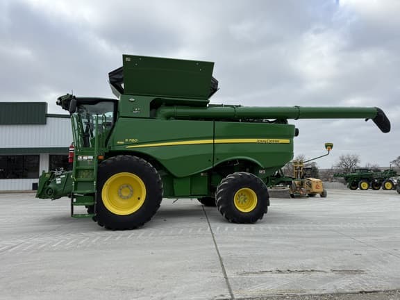 Image of John Deere S780 equipment image 4