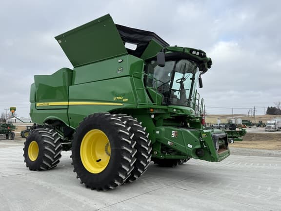 Image of John Deere S780 equipment image 1