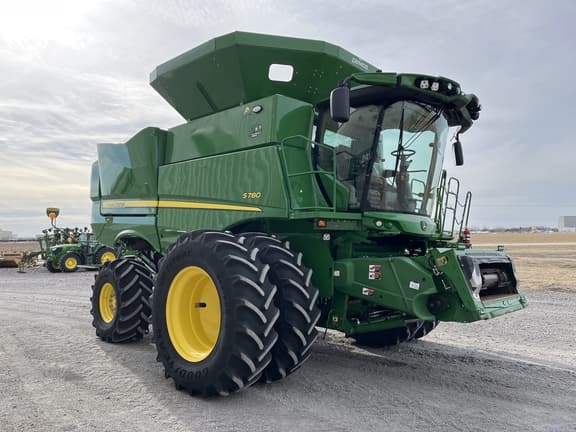 Image of John Deere S780 equipment image 2