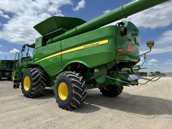 Image of John Deere S780 equipment image 2