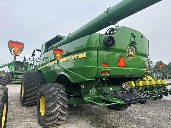 Image of John Deere S780 equipment image 1