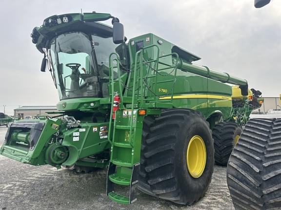 Image of John Deere S780 equipment image 2