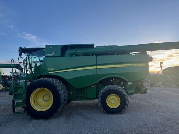 Image of John Deere S780 equipment image 1