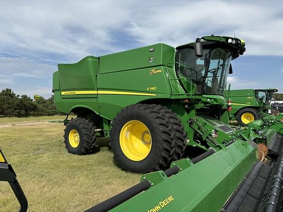 Image of John Deere S780 equipment image 3
