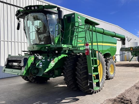 Image of John Deere S780 equipment image 2