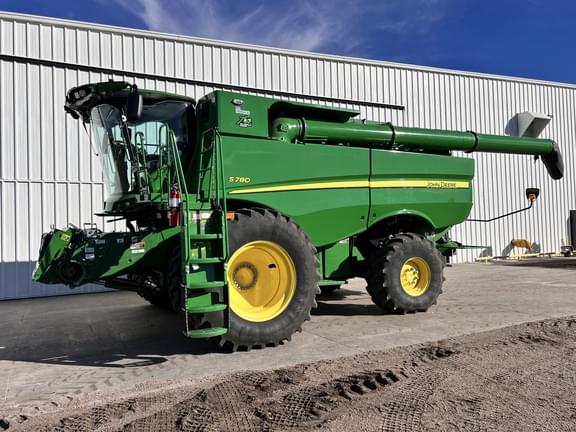 Image of John Deere S780 equipment image 1