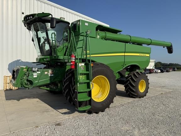 Image of John Deere S780 equipment image 1