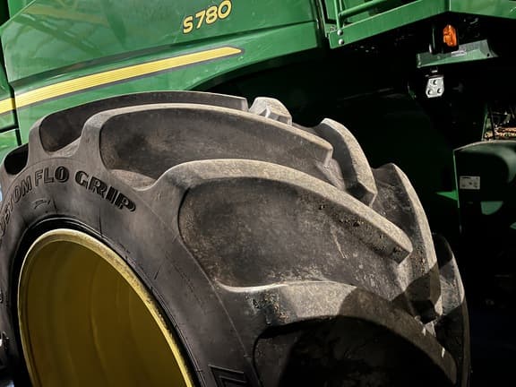 Image of John Deere S780 equipment image 2