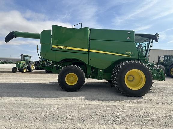 Image of John Deere S780 equipment image 4