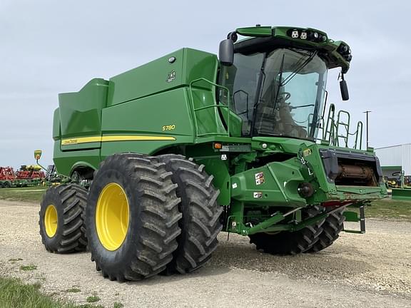 Image of John Deere S780 equipment image 1