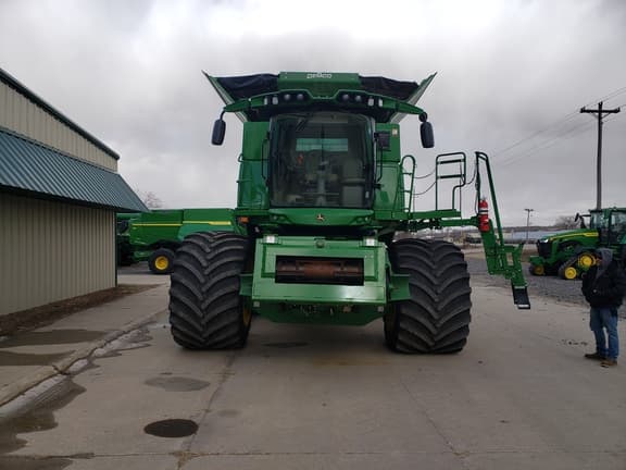 Image of John Deere S780 equipment image 2