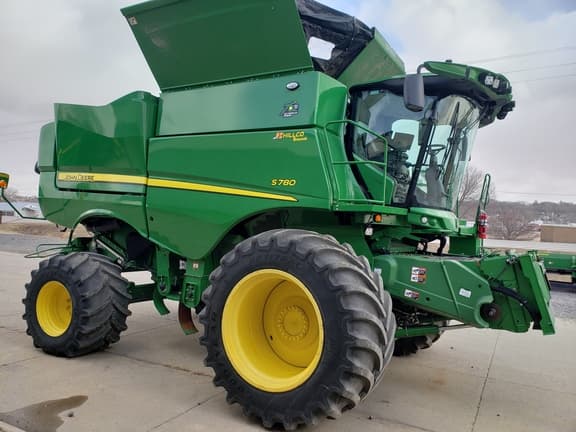 Image of John Deere S780 equipment image 1