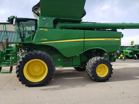Image of John Deere S780 equipment image 4