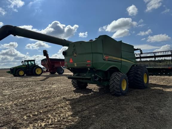 Image of John Deere S780 equipment image 2