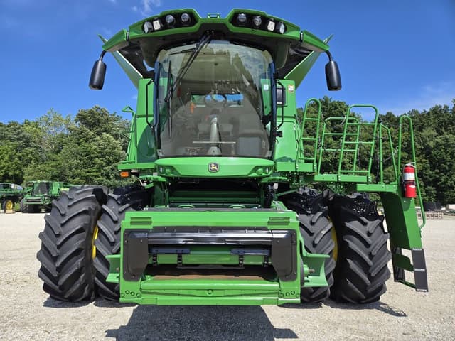 Image of John Deere S780 equipment image 1
