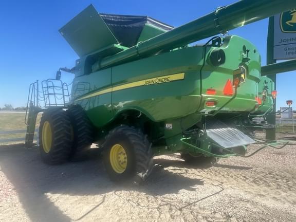 Image of John Deere S780 equipment image 1