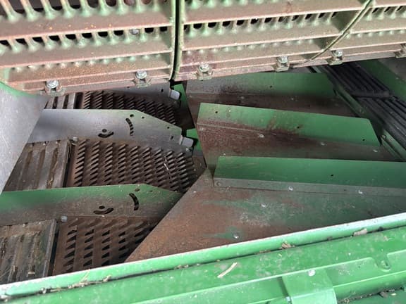 Image of John Deere S780 equipment image 4