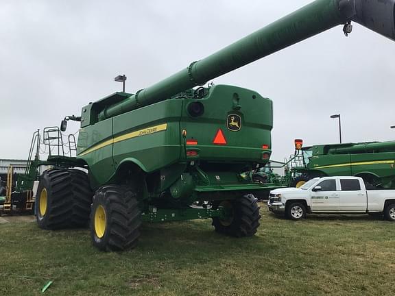 Image of John Deere S780 equipment image 1